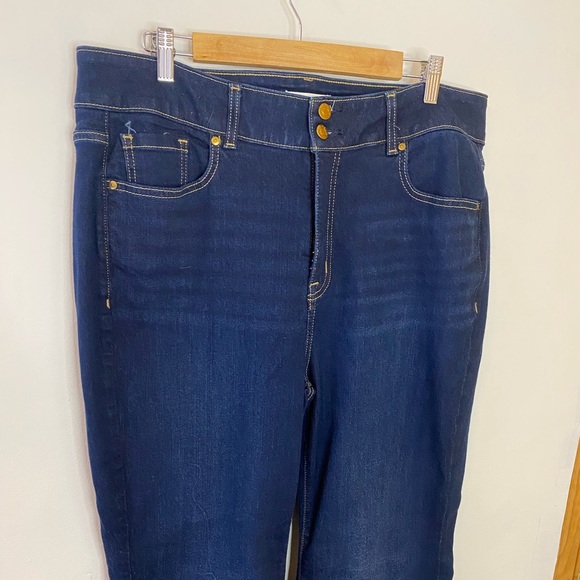 Lane Bryant Curvy Fit High Rise Boot Cut Jeans Dark Wash - Picture 7 of 7